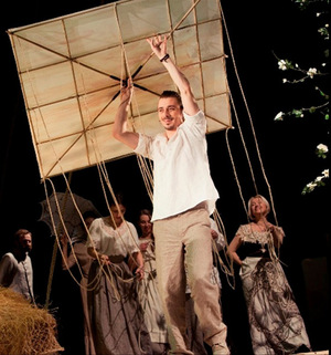 A kite that does not fly but serves as a screen – in hands of the student Beliajev (T. Rinkūnas). Photo of NKDT