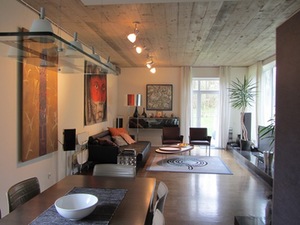 Rytų ir Vakarų sintezės idėjos XXI a. pradžios gyvenamojo namo kambaryje. L. Preišegalavičienės nuotr., 2013