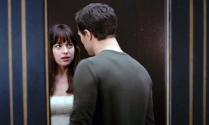 Kadras iš filmo „Penkiasdešimt pilkų atspalvių“ (2015)