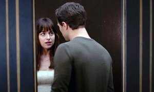 Kadras iš filmo „Penkiasdešimt pilkų atspalvių“ (2015)