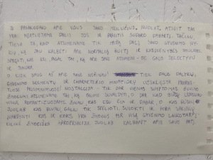 Peržiūrų metu kūrinį lydėjęs tekstas