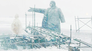 Kadras iš filmo „Po elektriniais debesimis“