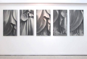 M. Žaltauskaitės-Grašienės parodos „Drapanos“ fragmentas