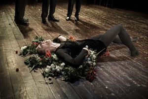 Viktorija Kuodytė spektaklyje „Bado meistras“ (rež. E. Nekrošius). „Meno forto“ archyvo nuotr.