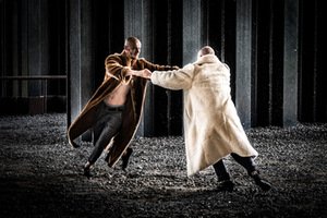 Marius Pinigis ir Marius Paplauskas šokio spektaklyje „(g)round zero“. A. Bulotos nuotr. Marius Pinigis ir Marius Paplauskas šokio spektaklyje „(g)round zero“. A. Bulotos nuotr.