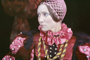 D. Kazragytė (Elžbieta) J. Grušo spektaklyje „Barbora Radvilaitė“ (rež. K. Kymantaitė), 1974 m.