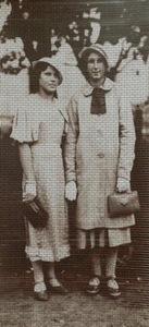 „Jungtys : foto+tekstilė, mama+duktė, draugė+draugė, sena technika+nauja kokybė“, fototekstilė, 153x70 cm, 2009 „Jungtys : foto+tekstilė, mama+duktė, draugė+draugė, sena technika+nauja kokybė“, fototekstilė, 153x70 cm, 2009