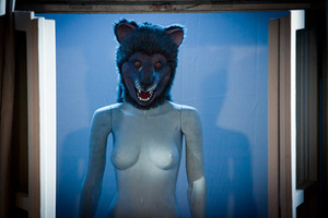 Spektaklio „Kai mirę nubusim“ fragmentas. Donato Stankevičiaus nuotr. Spektaklio „Kai mirę nubusim“ fragmentas. Donato Stankevičiaus nuotr.