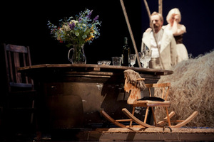 A bath, horse, hay – attributes of the performance “A Month in a Village”. Photo of NKDT.