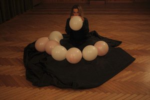 Neringos Križiūtės performansas „Ties riba“