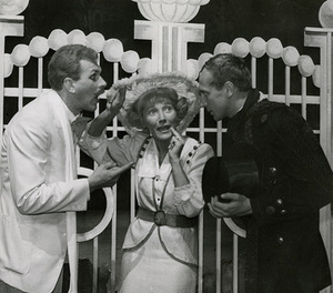 D. Kazragytė (Misis Benks) P. Travers spektaklyje „Merė Popins“ (rež. G. Žilys), 1977 m.