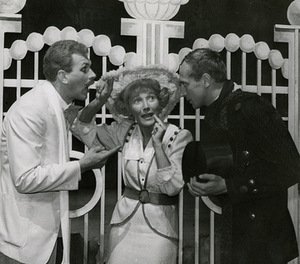 D. Kazragytė (Misis Benks) P. Travers spektaklyje „Merė Popins“ (rež. G. Žilys), 1977 m.