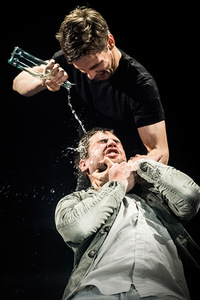 Spektaklio „Pagalvinis“ fragmentas. D. Matvejevo nuotr.