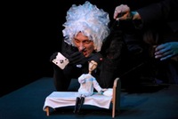 Aktorė Larisa Mikulič Gardino lėlių teatro spektaklyje „Pikų dama“. Nuotrauka iš teatro archyvo