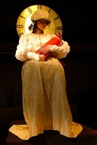 Simona Bladženauskaitė spektaklyje „Plikagalvė dainininkė“. KKT archyvo nuotr.