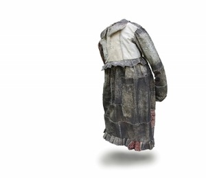 AŠ – STALIAUS DUKRA, 2012 m. Šlifavimo medžiaga, siuvimas, autorinė technika. Nuotr. Renatos Vinckevičiūtės. AŠ – STALIAUS DUKRA, 2012 m. Šlifavimo medžiaga, siuvimas, autorinė technika. Nuotr. Renatos Vinckevičiūtės.