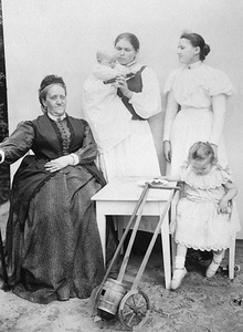 S. K. Kosakovskis sister Kotryna Lempicka with her brother's daughters Jadvyga (sitting down) and Gabrielė as wwell as grand daugther Marijolė Meištovičiūtė (on the nanny's hands). Vaitkuškis, 1897 07 17 (29). Property of National M. K. Čiurlionis Art Museum