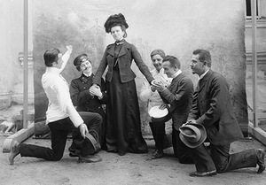 Third Count's wife's sister Pelagėja Bower Saint Clair with her admirers. Vaitkuškis 1902 08 09. Property of National M. K. Čiurlionis Art Museum