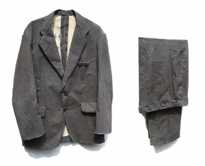 TARYBOS NARYS, 2010 m. Šlifavimo medžiaga, siuvimas, autorinė technika. Nuotr. Renatos Vinckevičiūtės. TARYBOS NARYS, 2010 m. Šlifavimo medžiaga, siuvimas, autorinė technika. Nuotr. Renatos Vinckevičiūtės.