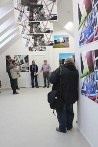 Steve'o Yateso (JAV) fotoinstaliacija „Pagamintos būti fotografija“. Atidarymas galerijoje „Meno parkas“. Airidos Rekštytės nuotr.